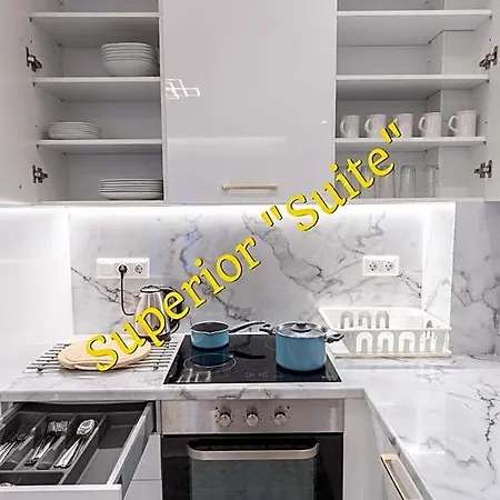 Vasilios Exarhos 公寓式酒店 Paralía