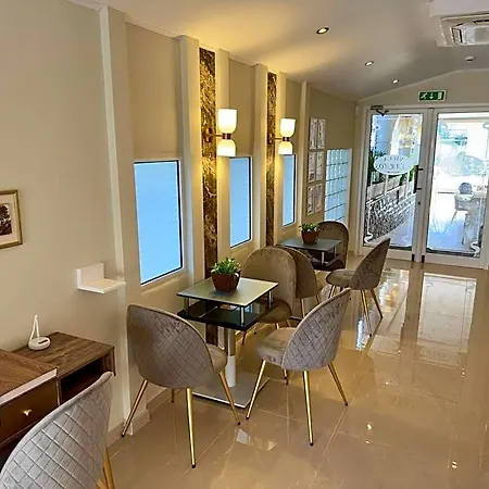 Vasilios Exarhos 公寓式酒店 3*